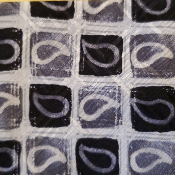 Men's Necktie - Picture 3 of 3